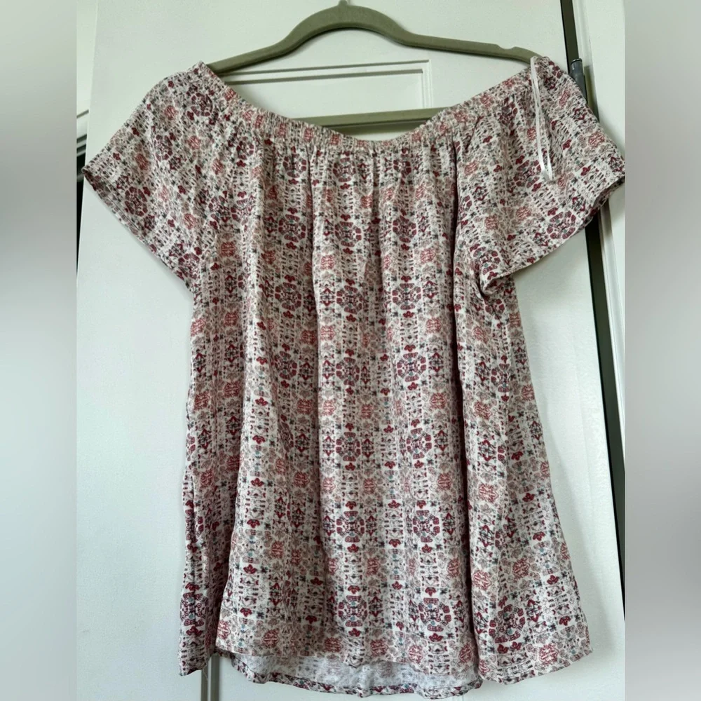 Adorable Soft Joie off shoulder 🌹 - Picture 2 of 5